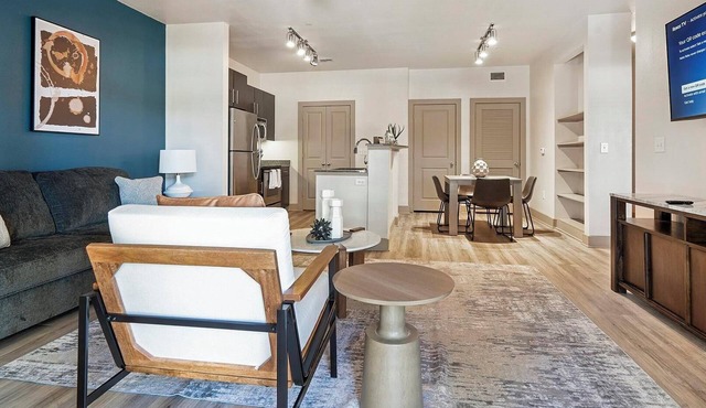 Landing | Stunning 2BD, Gym, Pool