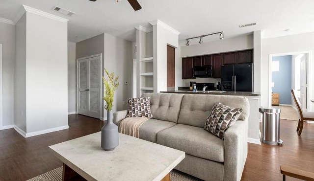 Landing Stylish 1BD Gym Game Room