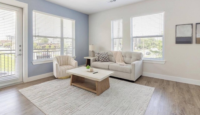 Landing | Stylish 2BD, Gym, Clubhouse
