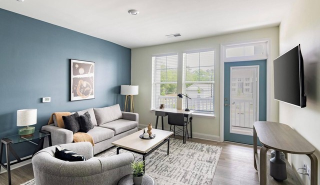 Landing | Stylish 2BD, Pool, Clubhouse