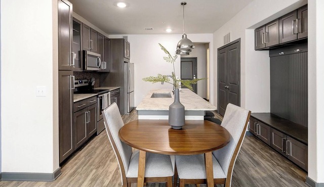 Landing | Stylish 2BD, Game Room, Gym