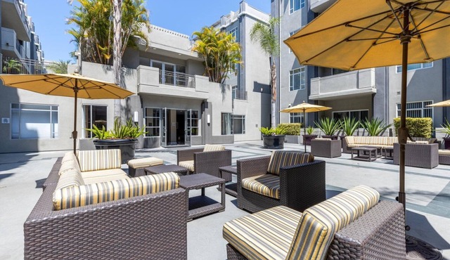 Lovely Culver City 2BR w/ W/D, Gym & Pool, walk to TJ, by Blueground