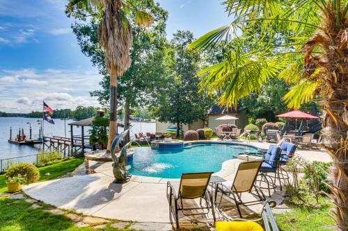 Luxe Lakefront Apartment w/Shared Pool & Dock!