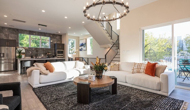 Luxe Stay! 4BR Rooftop Garage Rice Military