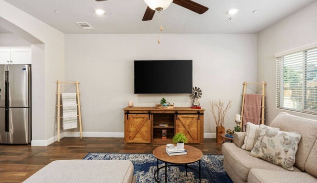 Luxe Vista | King Bed | EV Charger