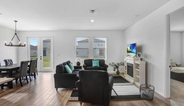 Luxurious 3BR Home 10 miles from Disney!