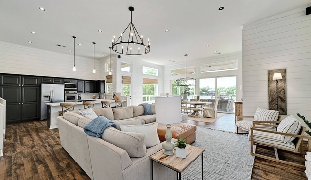 Luxurious Retreat on Lake Lbj: Pool, Hot Tub, Dock