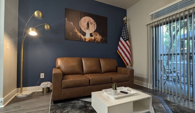 Luxury 1-Bed Apartment near Space Center Houston with gym, resort pool and more