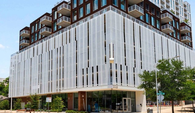 Luxury 1-bedroom condo in the heart of the city. SXSW in style!