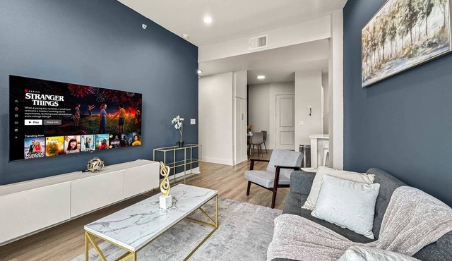Luxury 2BD | Deep Ellum | Parking | Pool+Gym