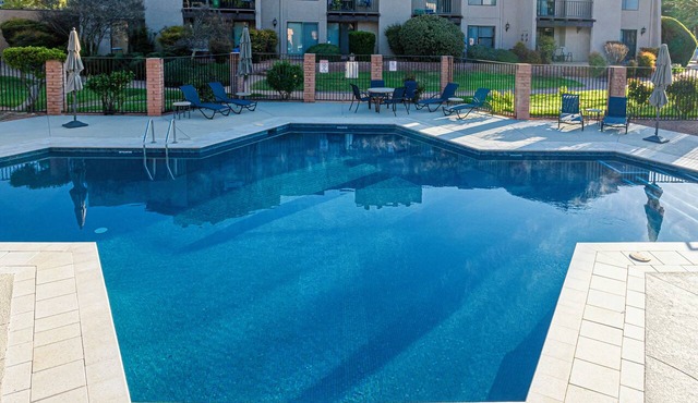 Luxury 2BR condo in Sedona's Village of Oak Creek with garden views.