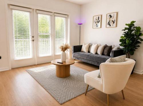 Luxury 2BR Near Uptown Pool, Gym, BBQ