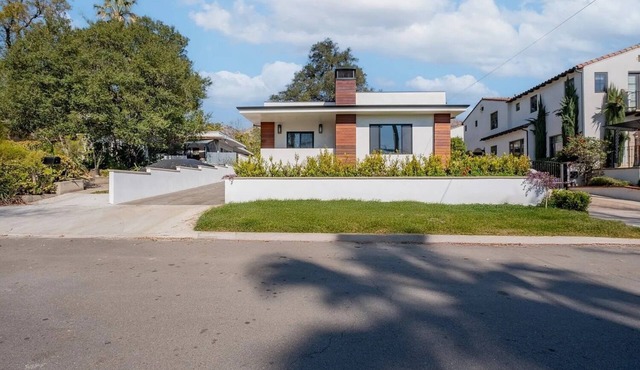Luxury 4BR 3BA Residence with Fireplaces, Outdoor BBQ & Open Living