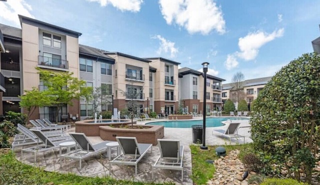 Luxury Apt Minutes From Uptown!