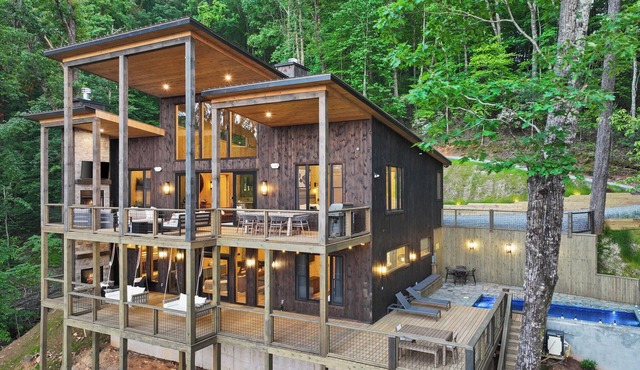 Luxury Cabin with 5* view, pool, hot tub, fire pit