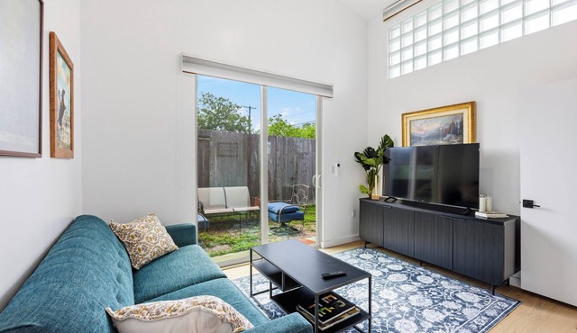 Luxury Casita: Private 1-Bedroom Gem with Bright Glassblock Everywhere