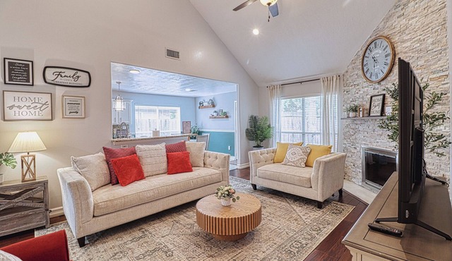 Luxury House-Gameroom-Arcade-Kid Games-Sleep 12-Houston-Sugarland