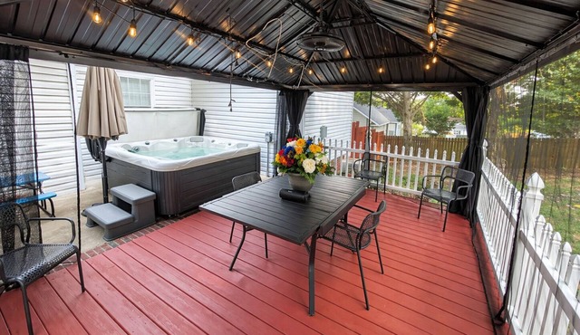 Luxury King Hot Tub Relaxation Amenities +