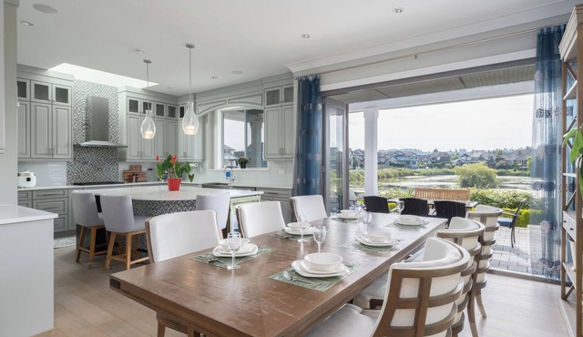 Luxury Lakeview Retreat – Morgan Creek Golf Stay