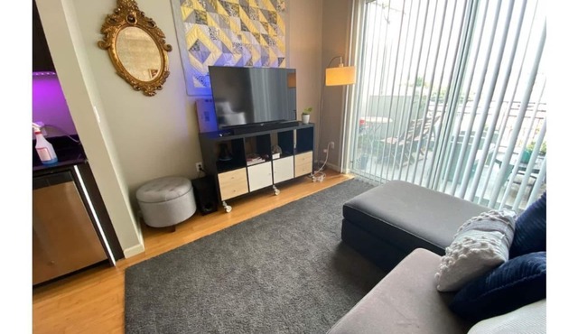 Luxury pent house Loft downtown Culver City. by Cozy Suites