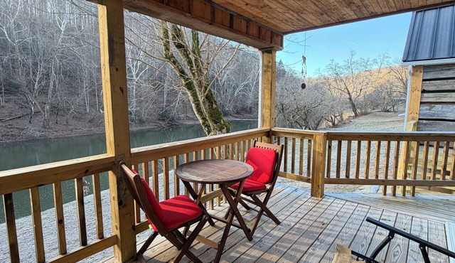 Luxury Riverfront - Elk River Trail 2-bedroom cabin with Starlink.