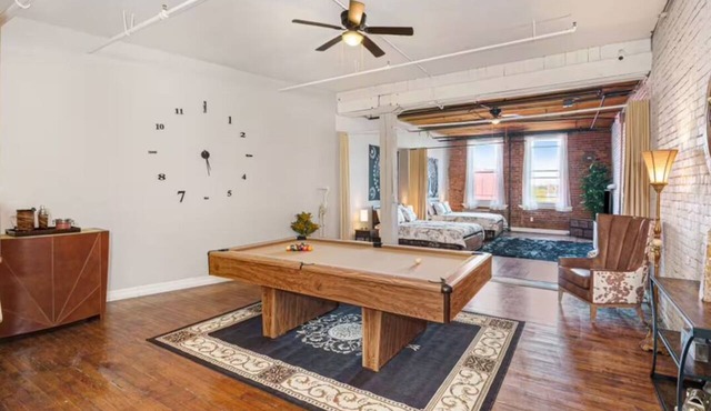 Luxury Riverview Loft with Pool Table