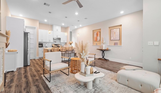 Luxury Style 3-bedroom house sleeps 9+with WiFi and AC near downtown Houston