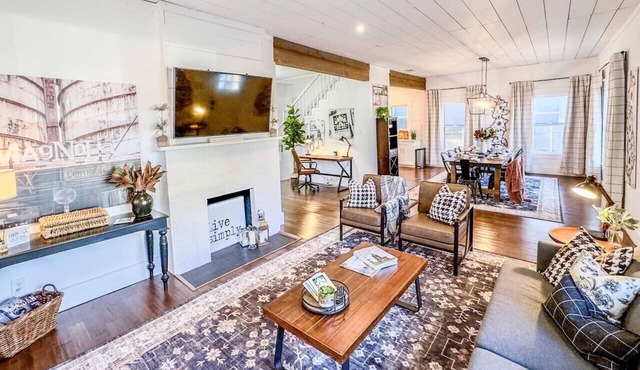 *Magnolia Masterpiece* | Family Gathering Place