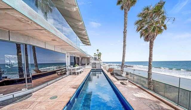 MALIBU PRIVATE BEACHFRONT ESTATE WITH POOL & SPA | 4 BEDROOM