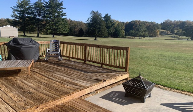 Master Bedroom/on Golf Course/quiet Neighborhood/share house with other renters