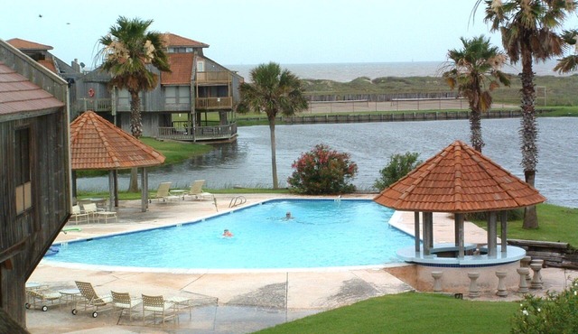 Matagorda Beach Condo/Town House Pool, Internet
