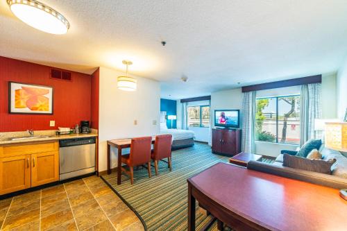 Metro Phoenix Extended Stay - 1 BR Deluxe