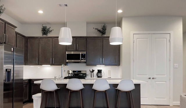 Mid-Cent-Modern 3-Bed Home Garage WiFi Sugar Land, TX