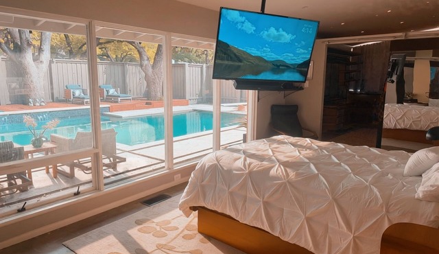 Mid-Century Modern Oasis w/Pool, Hot Tub & Fire Pit - Perfect for Families!