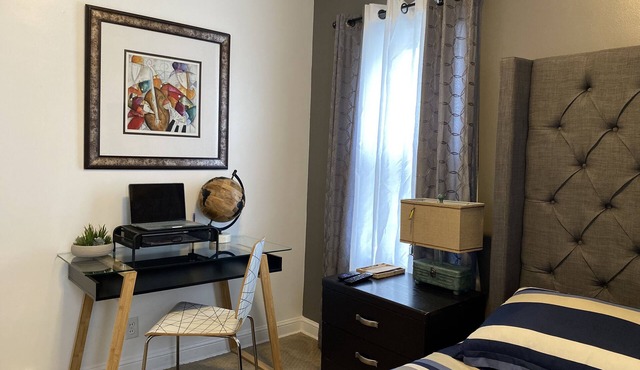 Minutes away from MOA, MSP airport, Minnehaha Falls, 2 bedroom house.