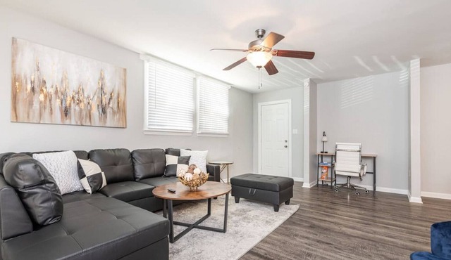 Modern 2 Bed x 2 Bath Apartment - 5 Mins from NoDa