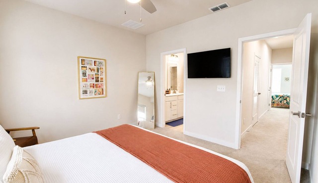 Modern 4 bed/5 bath NoDa Townhome w/Rooftop Patio