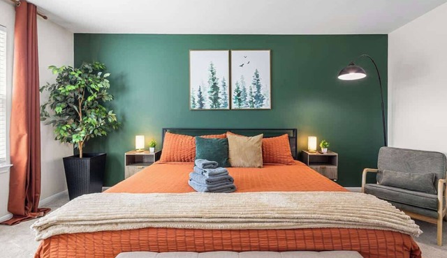 Modern 5BR House | Sleeps 14 | 1GB |WD | NASA, NRG