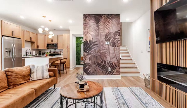 Modern Cabin Vibes – 10 Min to Uptown + Airport