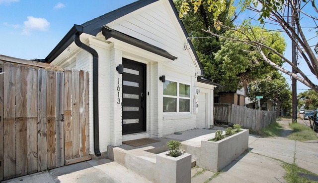 Modern, Cute & Cozy - Near Downtown -10 Min-
