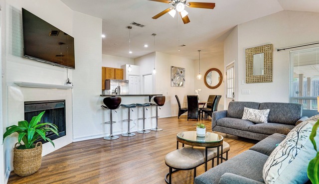 Modern Home Near DFW: Work, Play + Relax!