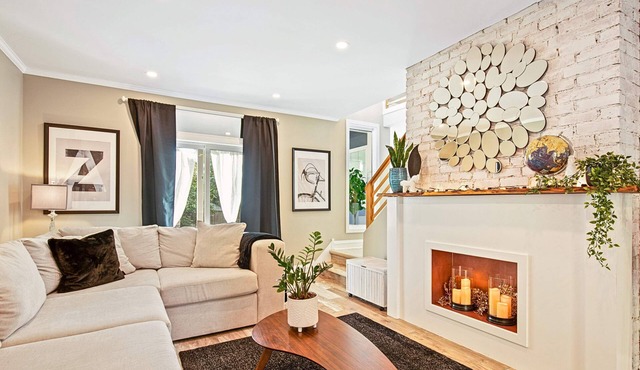 Modern Scandinavian 2BR w/Office, Fenced Yard, Deck & Dog-Friendly