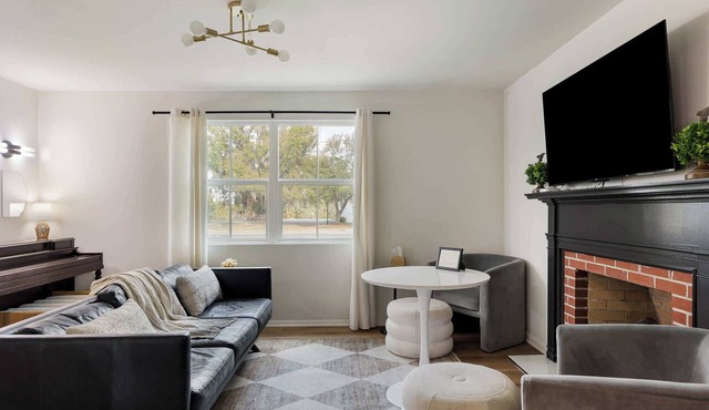 Modern, Spacious Apartment in Downtown Beaufort!