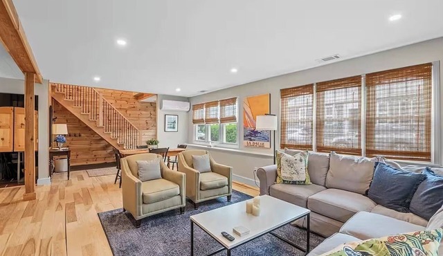 Modern, thoughtfully set-up in heart of town