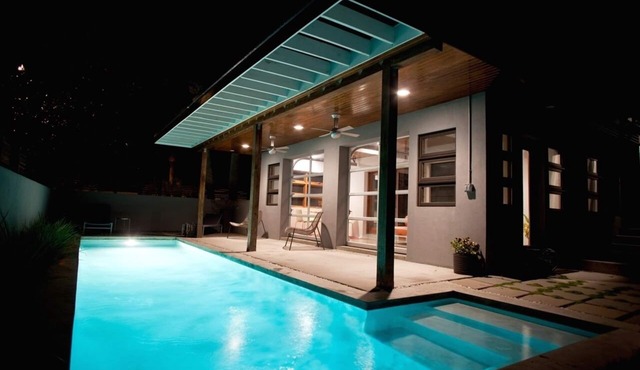 Modernist Home, Private Pool open year round, 2 Blocks to Beach