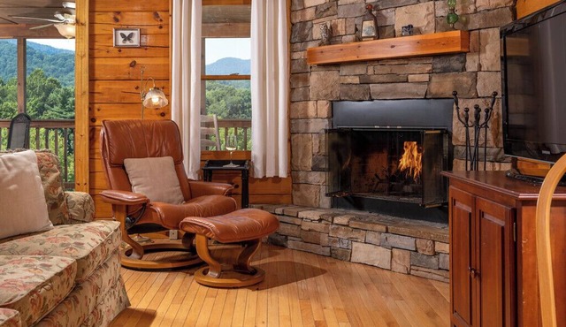 Mt. Mitchell Log Cabin - Engadine Inn and Cabins