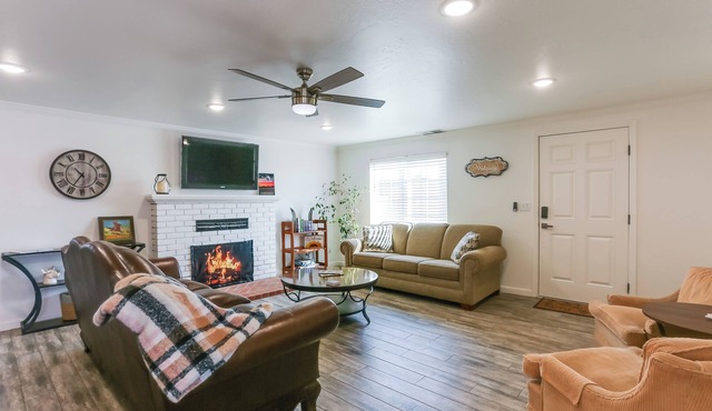 Mtn-View Home w/Patio & Grill in Woodlake
