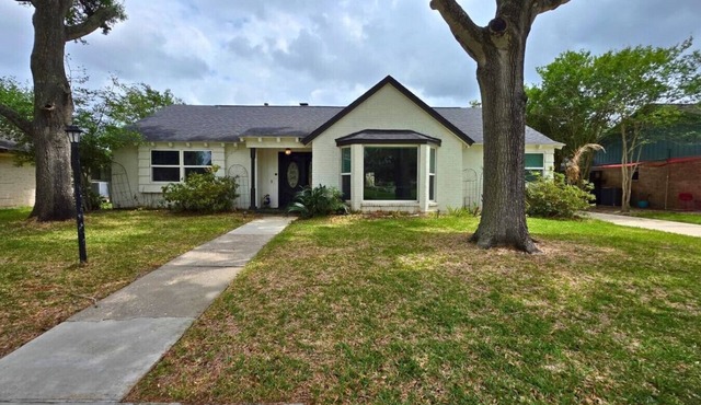 Nassau Bay Retreat near Clearlake, Nasa and Kemah