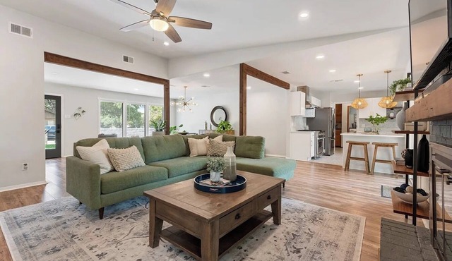 Near Downtown, 4BR, Austin Heart, Large Backyard