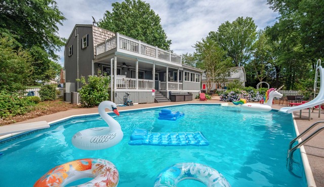 Near Lake Norman, Pool, Hot Tub, Volleyball, Basketball, Pickleball, Putt Putt